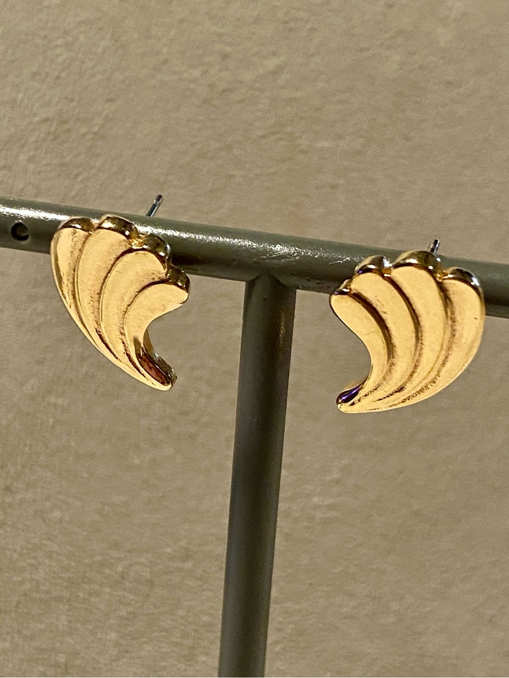 VTG Gold Wave Stud Earrings